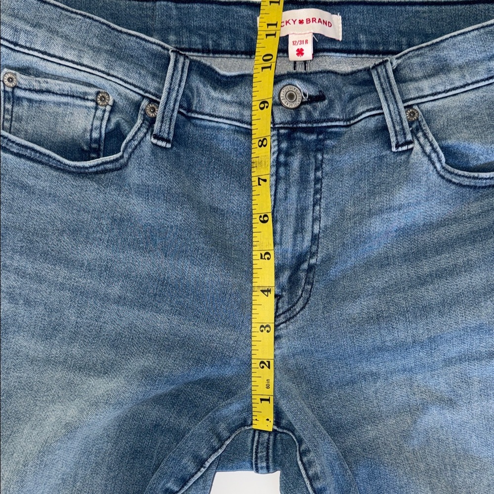 Lucky Brand Sweet Mid Rise Boot Cut Jeans Womens Size 12/31 Light Wash Denim - Picture 6 of 9